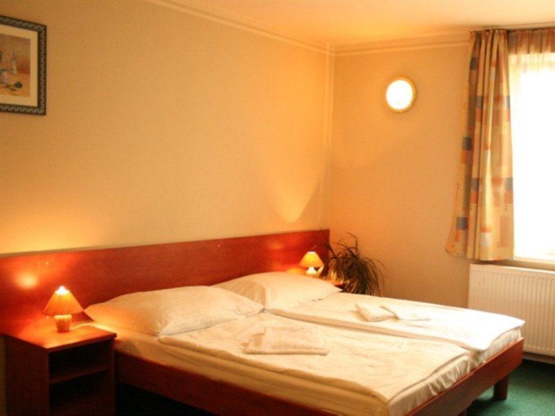Hotel U Hvezdy Praga Exterior foto